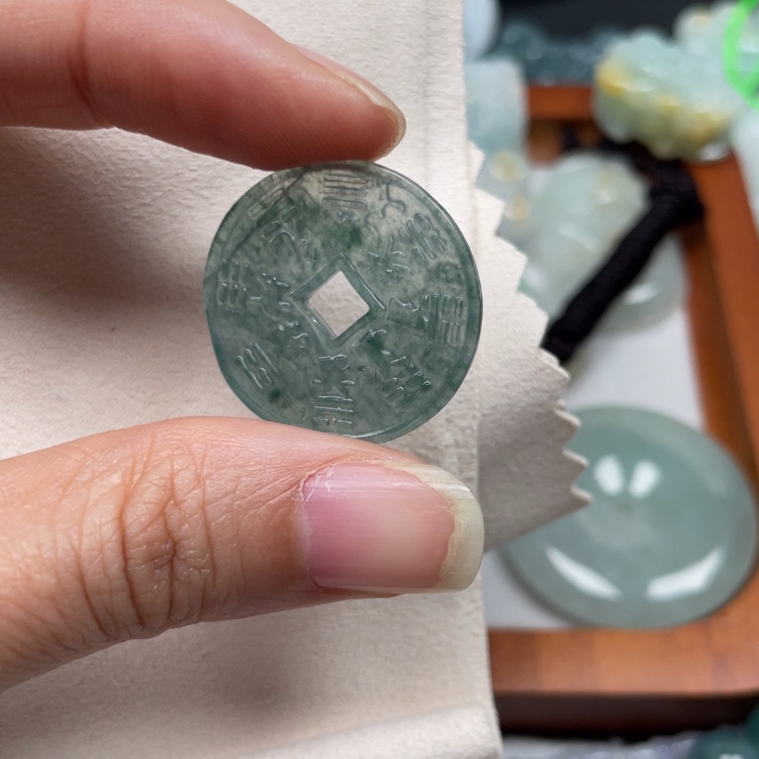 翡翠未镶嵌吊坠(不含链)