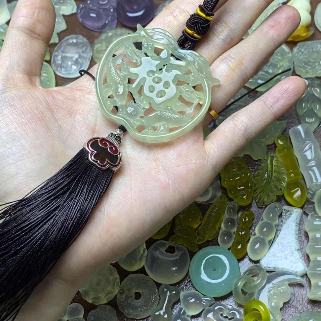 来***尘蛇纹石玉合金颈饰