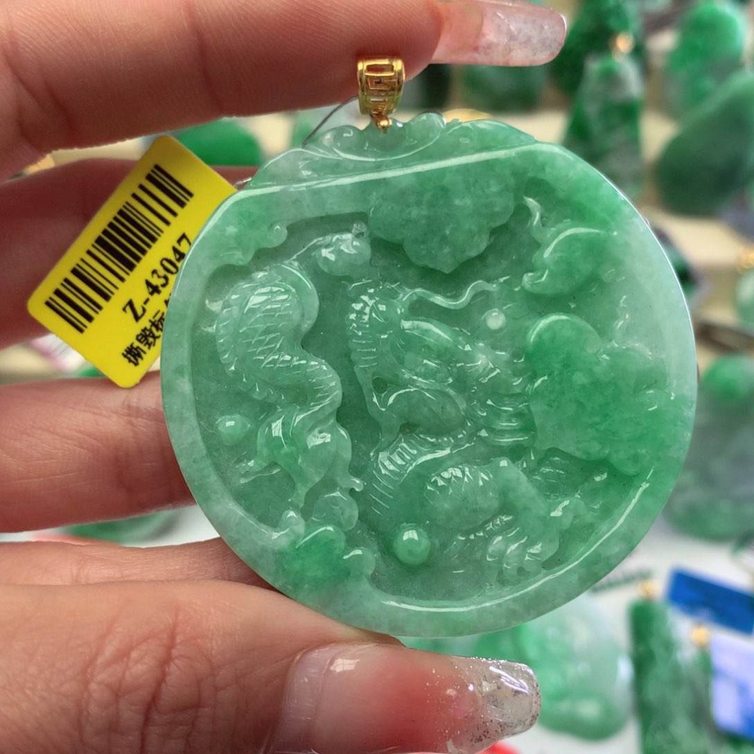 翡翠颈饰18K金镶嵌翡翠