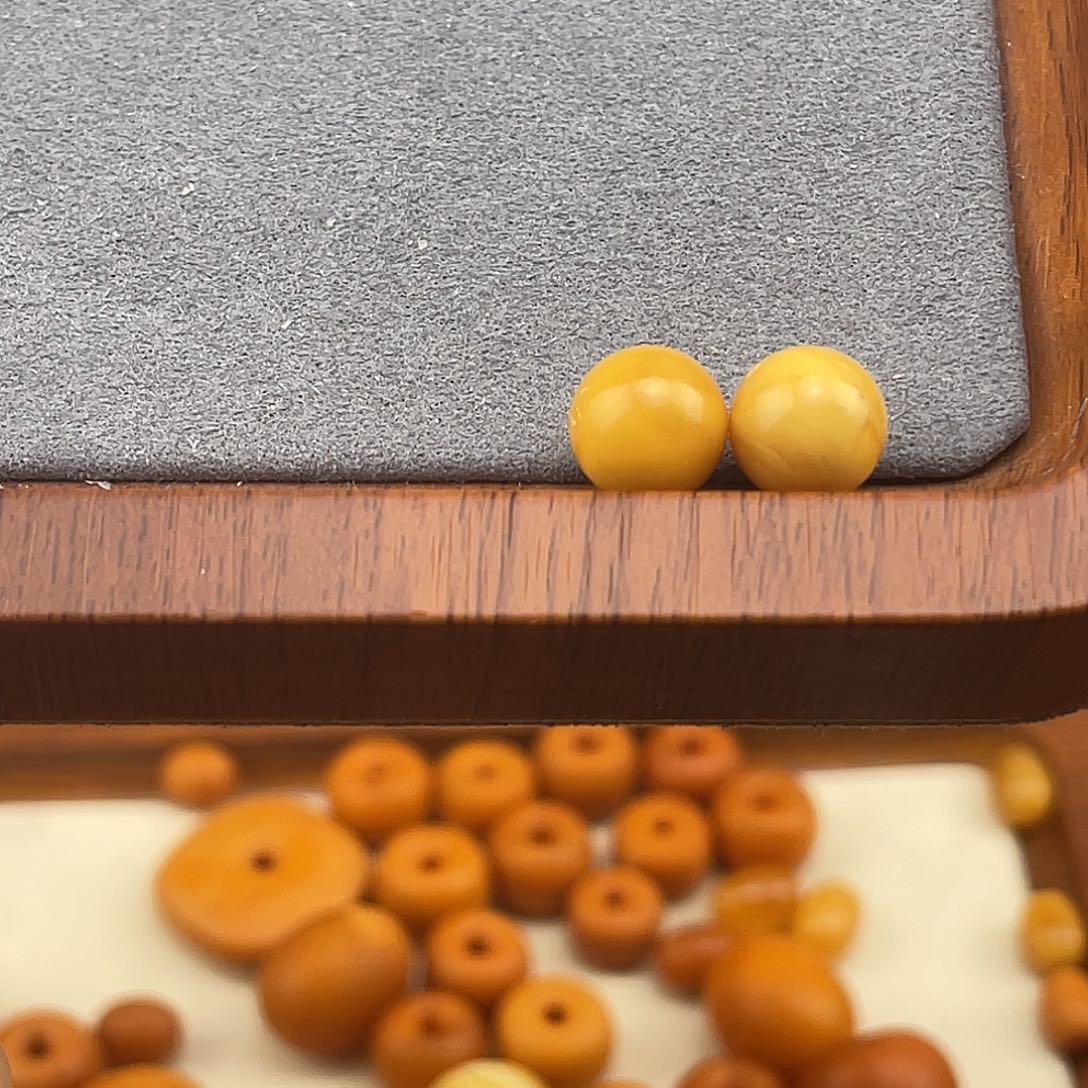 K***_蜜蜡未镶嵌颈饰丰颖