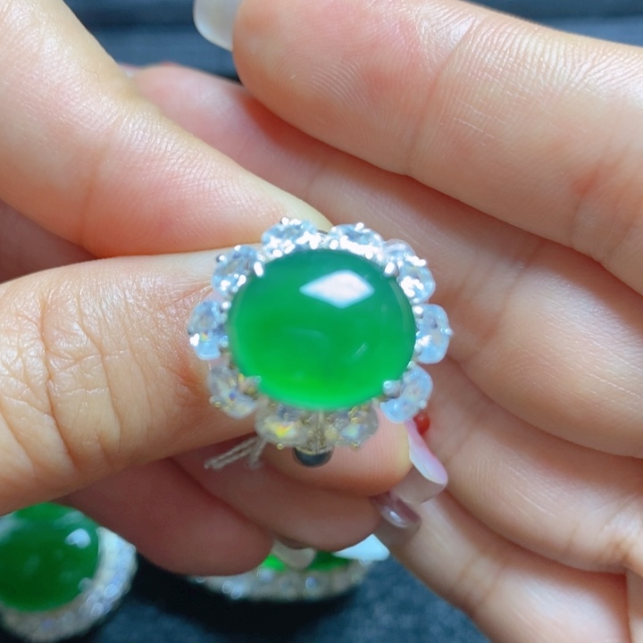 翡翠挂件银S925镶嵌蛋面女戒