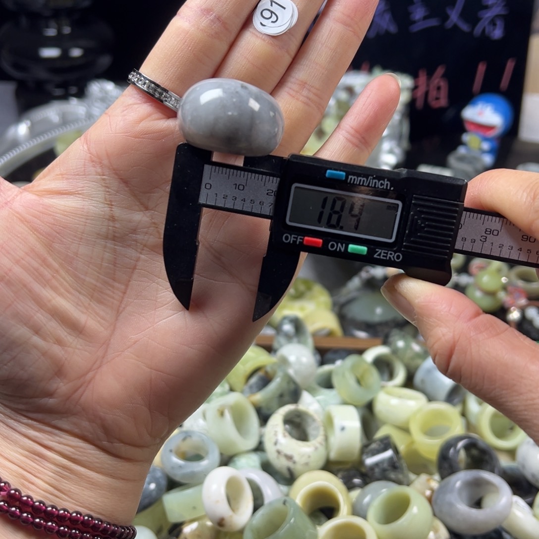 蛇纹石玉未镶嵌戒指