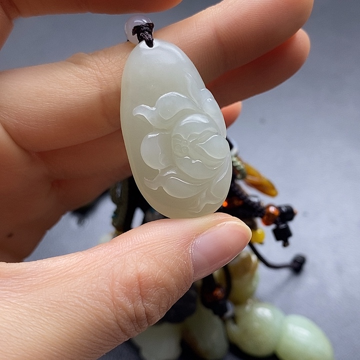 颈饰未镶嵌和田玉李*鬧