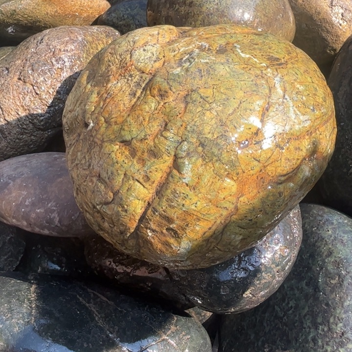 倍***赵蛇纹石玉未镶嵌原石12.5公斤