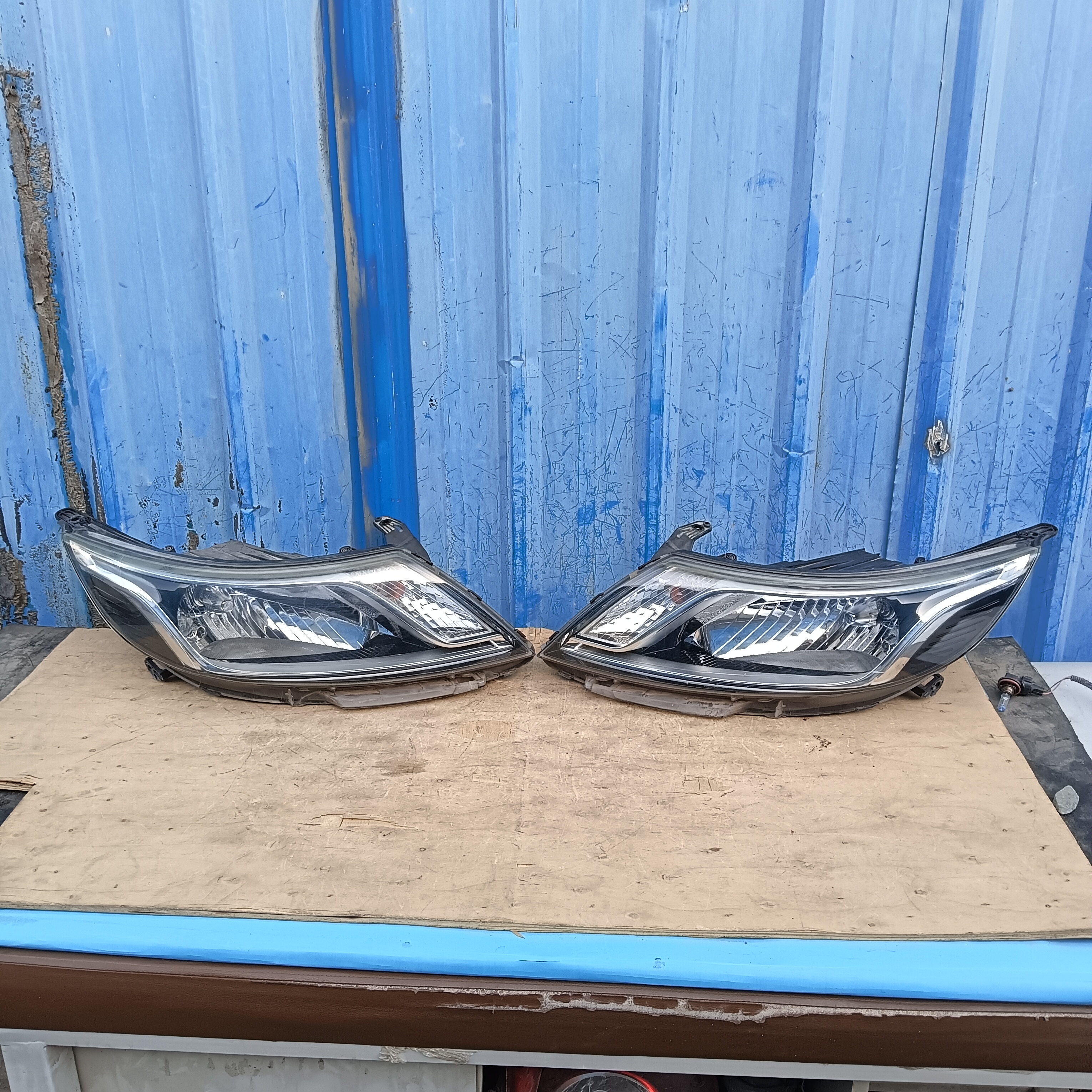 适用于11_13起亚k2大灯前照明灯前车灯远近光灯