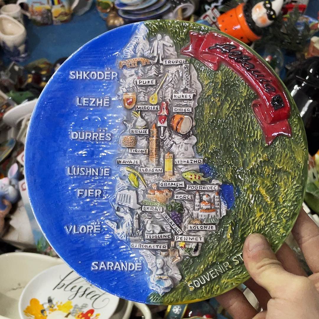 摆件   磕碰。 封釉。