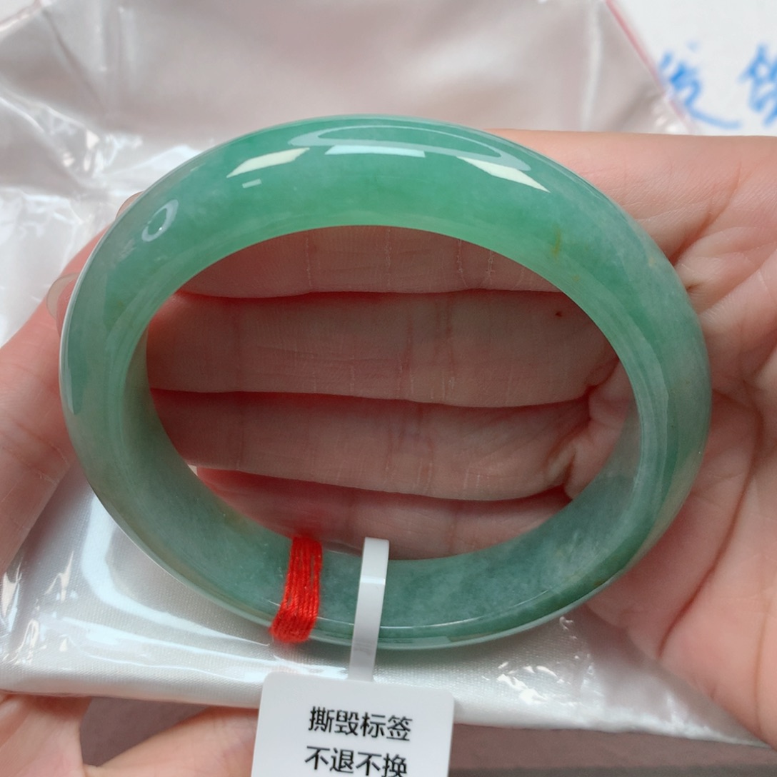 翡翠手镯未镶嵌57.5圈 满绿