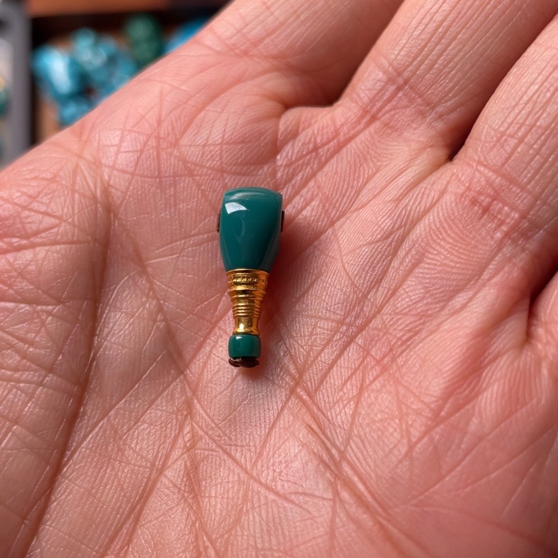 绿松石未镶嵌颈饰