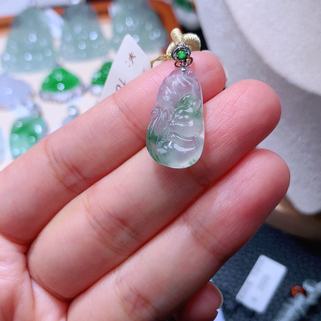 颈饰18K金镶嵌翡翠狐狸