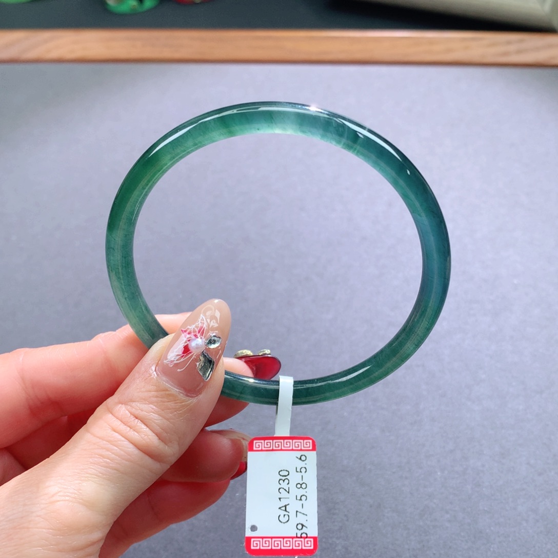 翡翠手镯未镶嵌天然翡翠手镯叮当镯