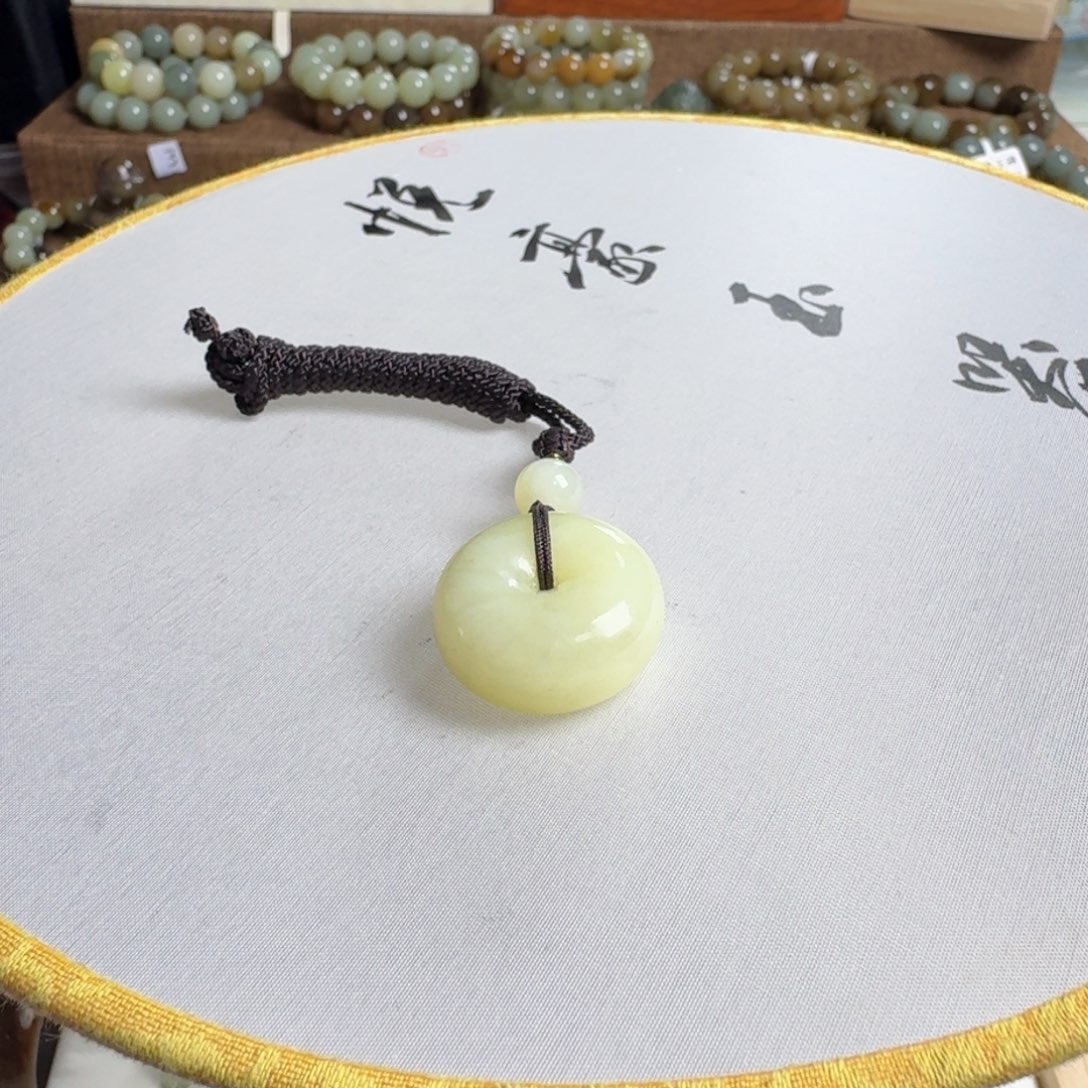 和田玉颈饰未镶嵌治***秦