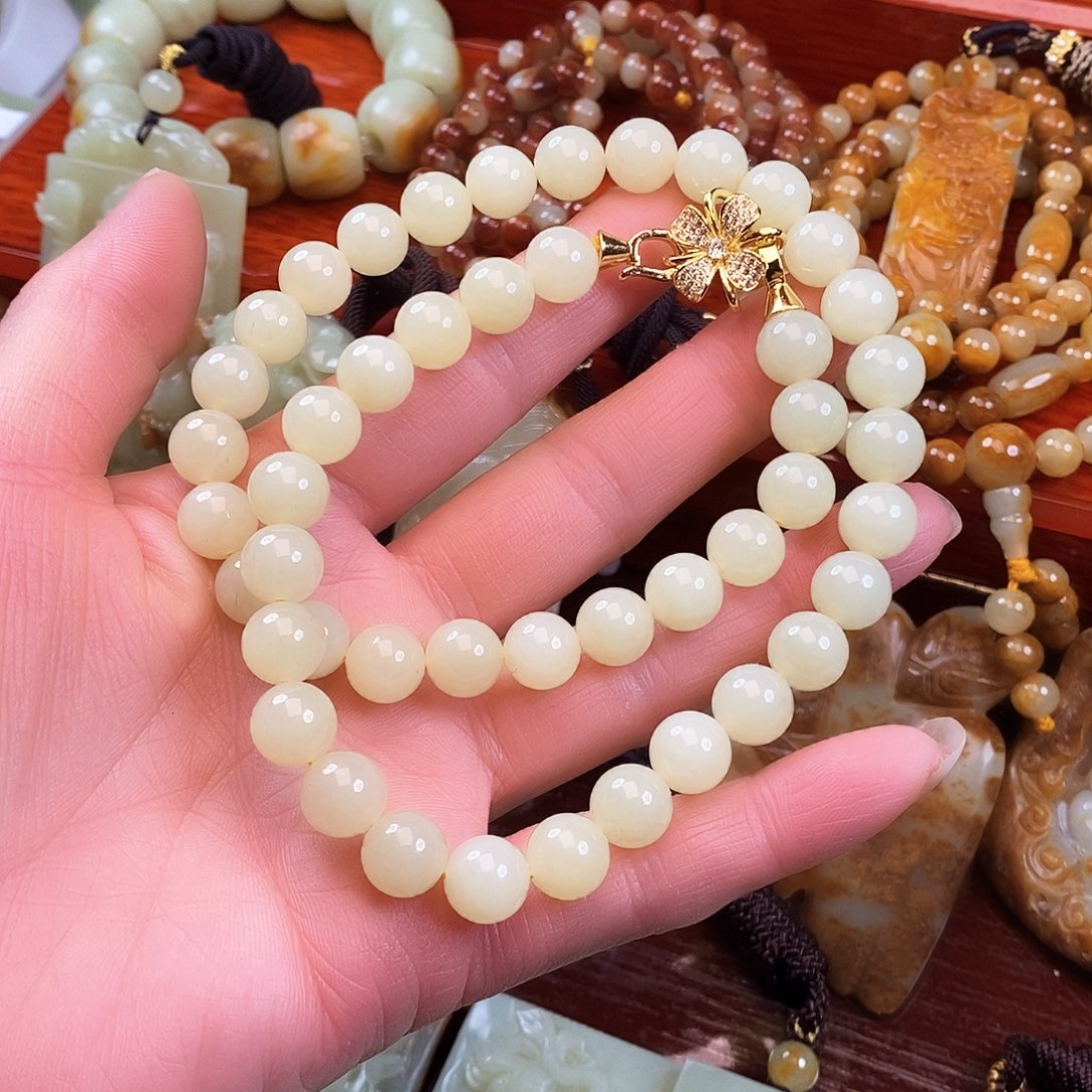 岫岩老玉（透闪石质玉）颈饰未镶嵌暖**