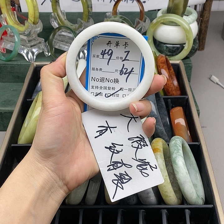 蛇纹石玉未镶嵌手镯