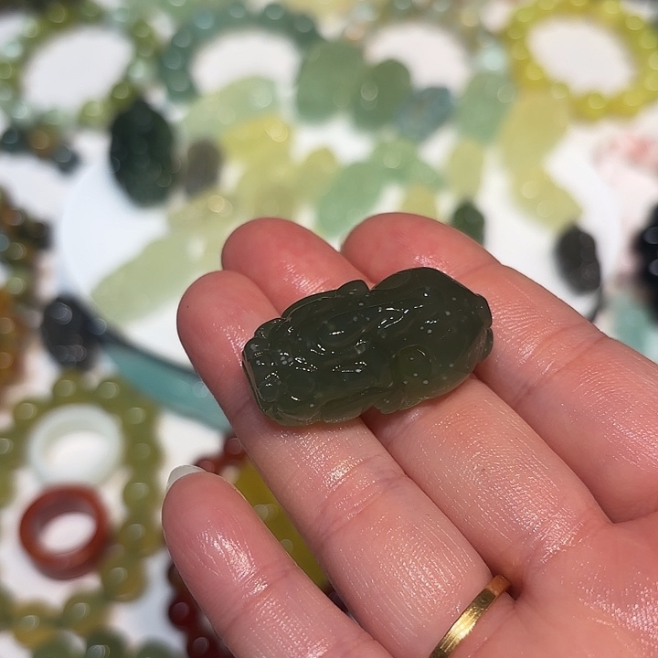 丫***蛋蛇纹石玉未镶嵌吊坠