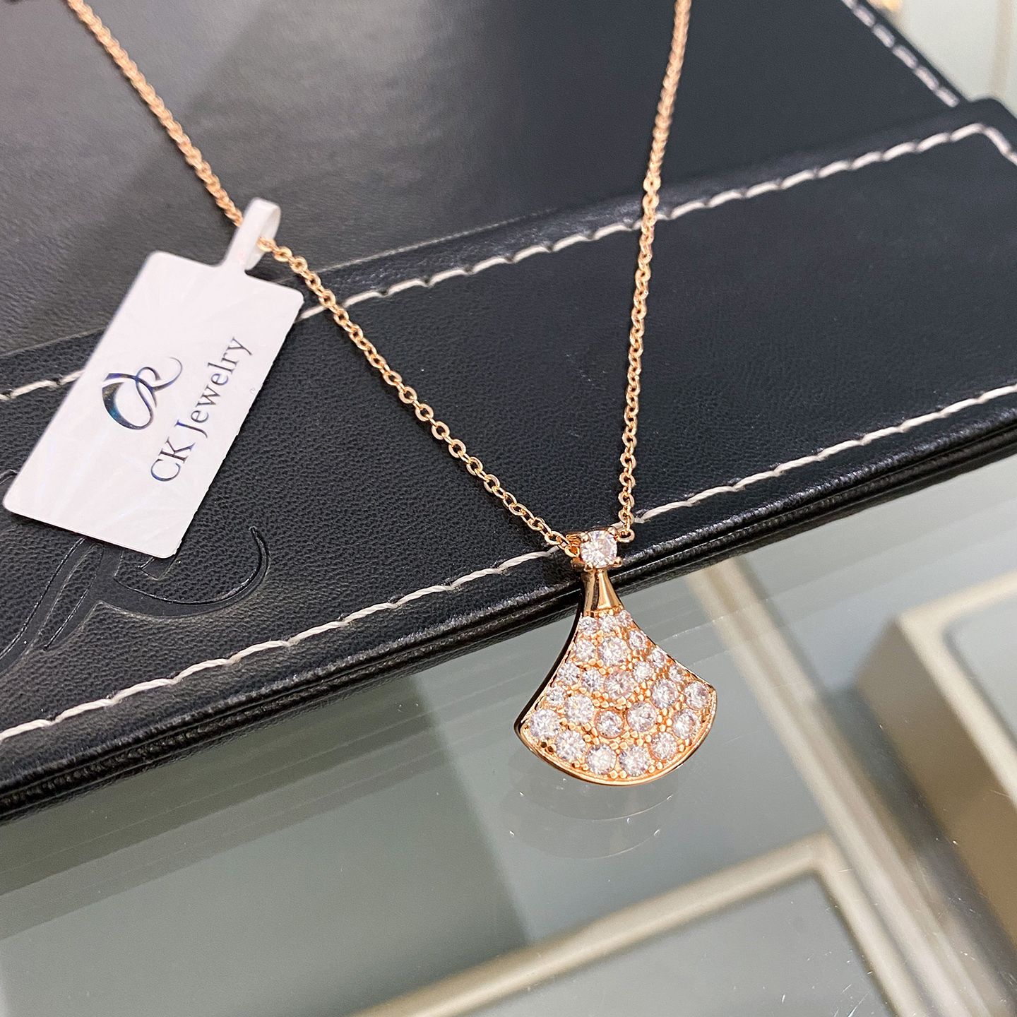 钛钢项链 玫瑰金镶钻扇形小裙子项链N9005