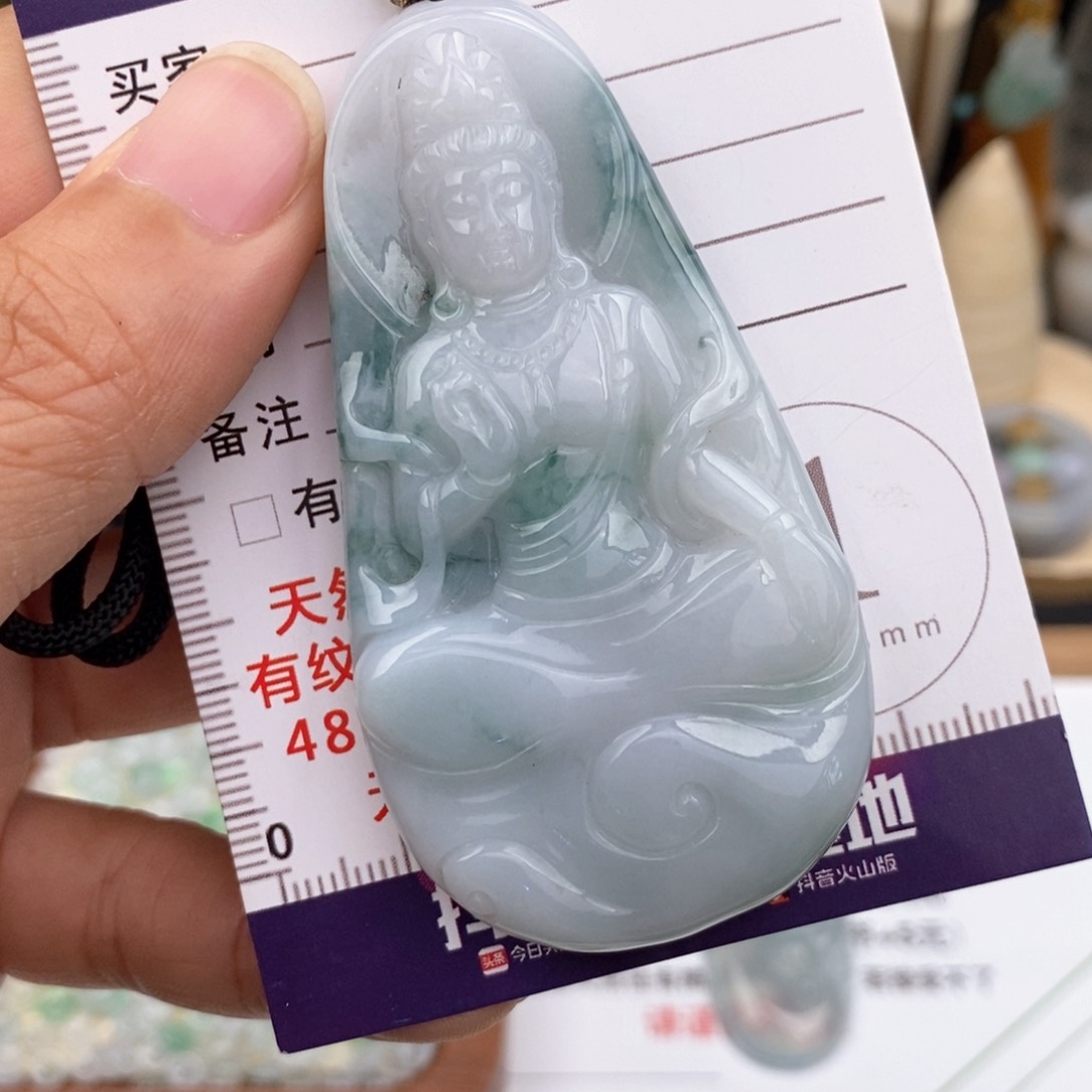 翡翠未镶嵌颈饰自在观音