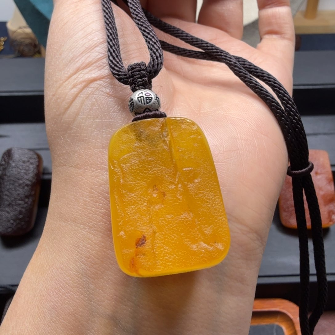 琥珀吊坠(赠链)未镶嵌