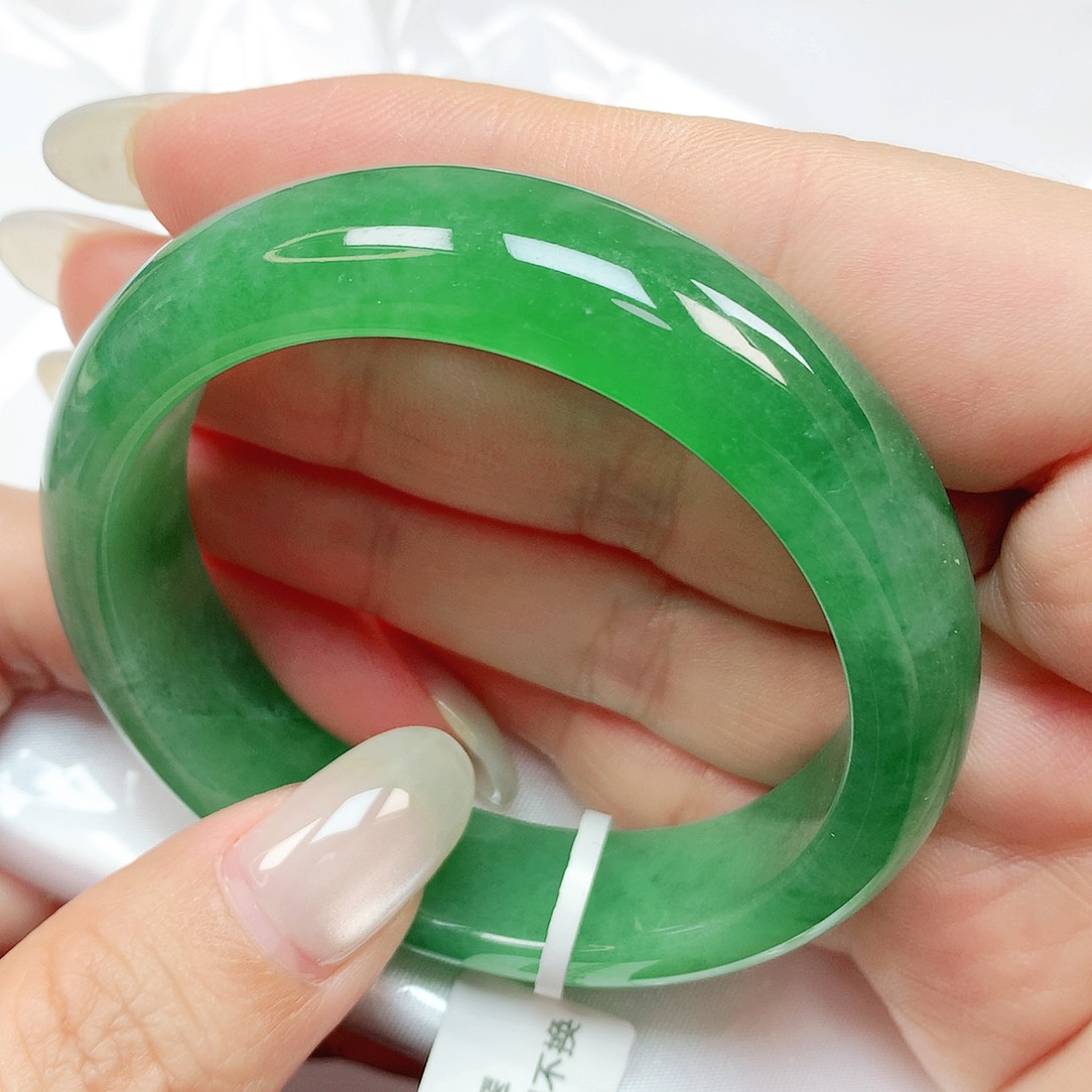 翡翠手镯未镶嵌抖音323