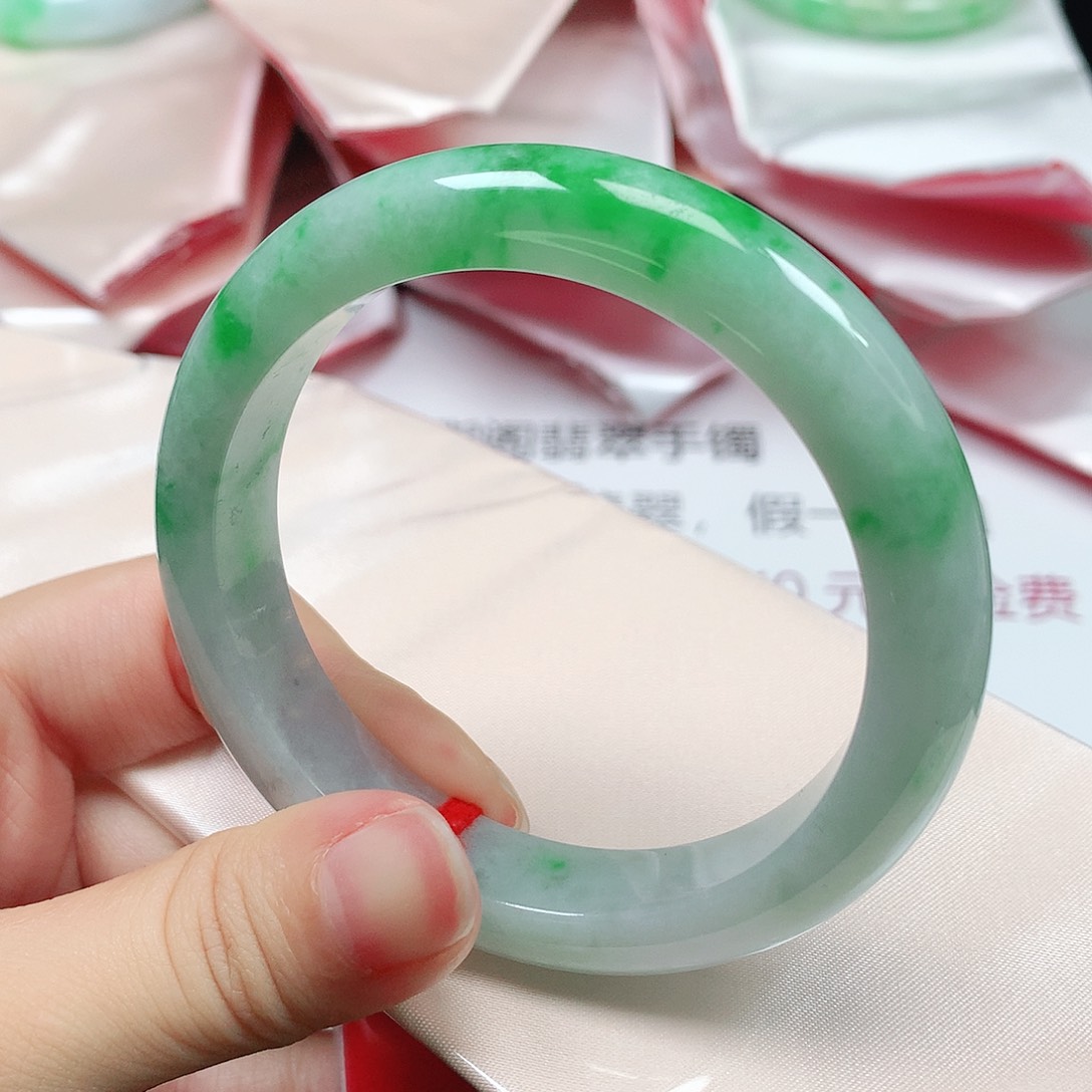 翡翠未镶嵌手镯1484