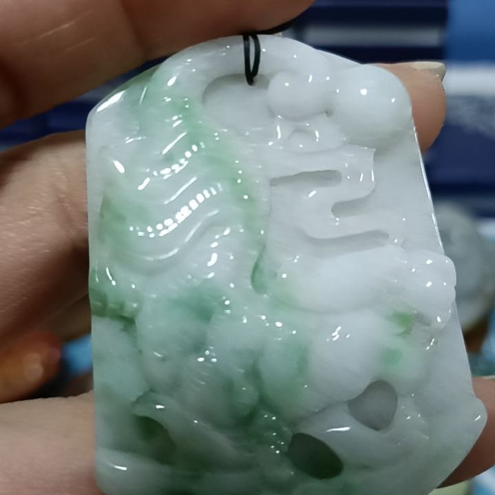 翡翠颈饰未镶嵌吊坠