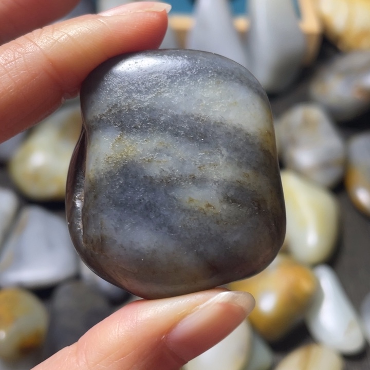 悟***季和田玉未镶嵌颈饰