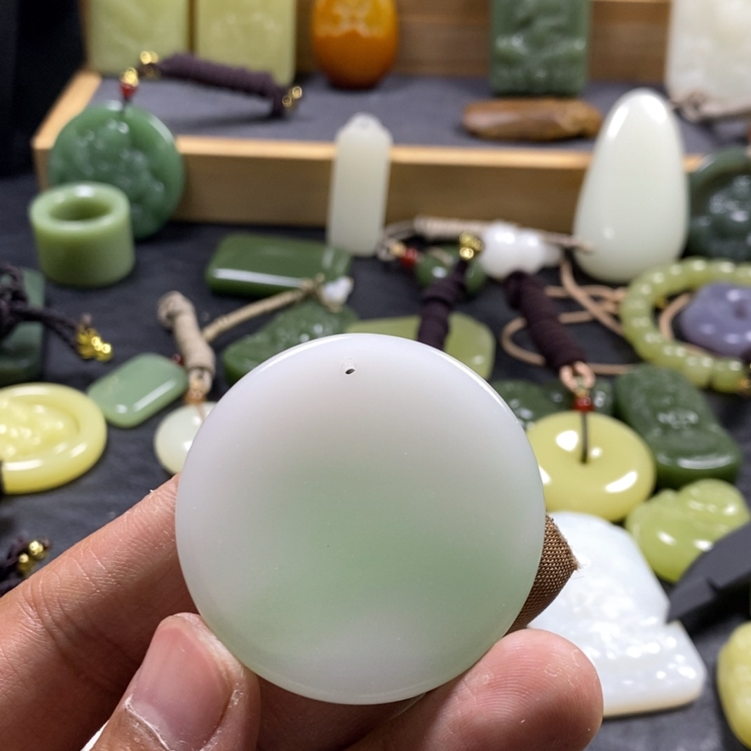 和田玉（青白玉）未镶嵌吊坠(赠链)