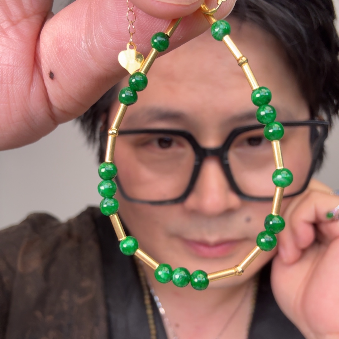 翡翠18K金镶嵌颈饰一件