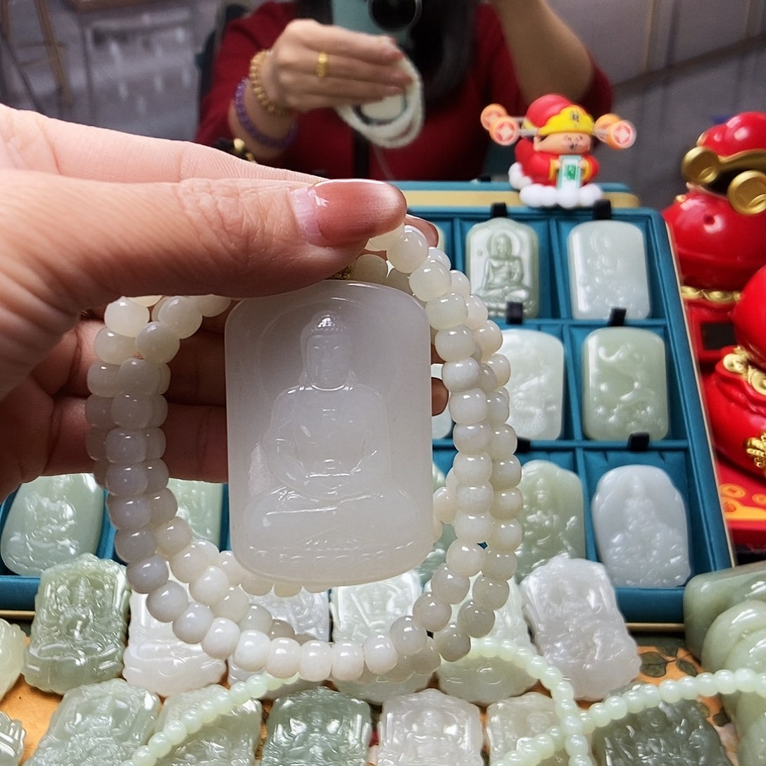 和田玉颈饰未镶嵌高****粒