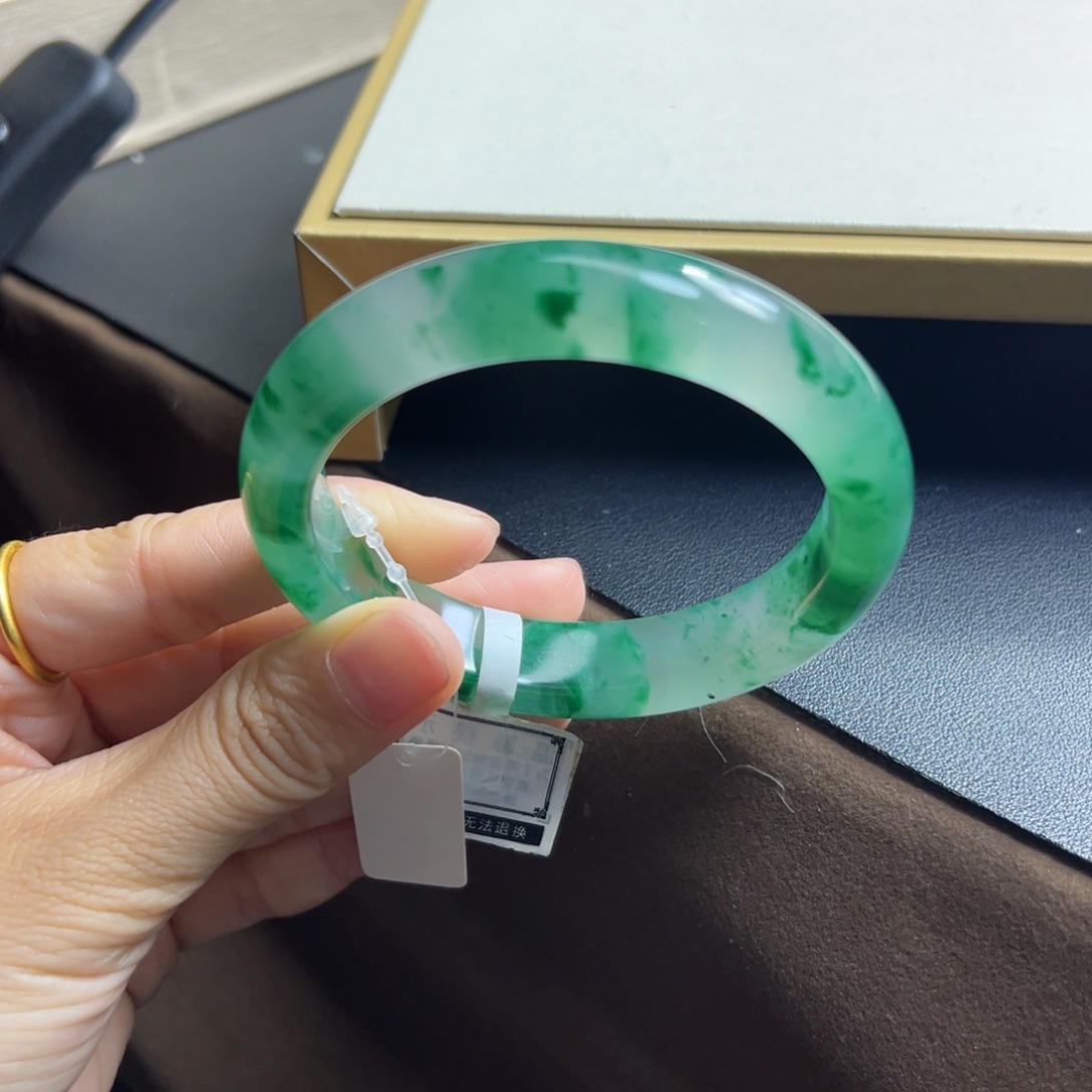 石英质玉手镯未镶嵌58.59