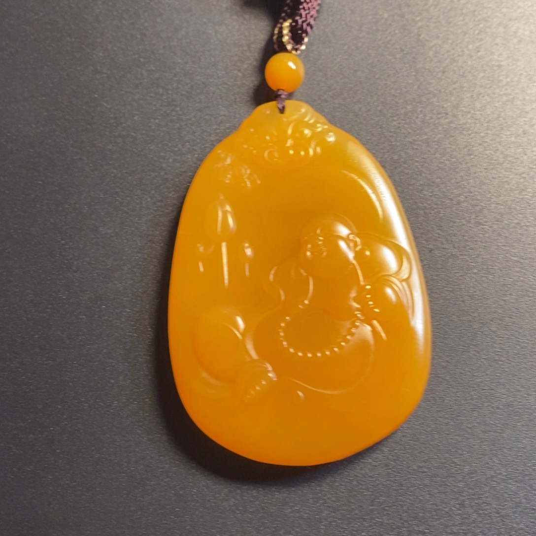 石英质玉颈饰未镶嵌来*