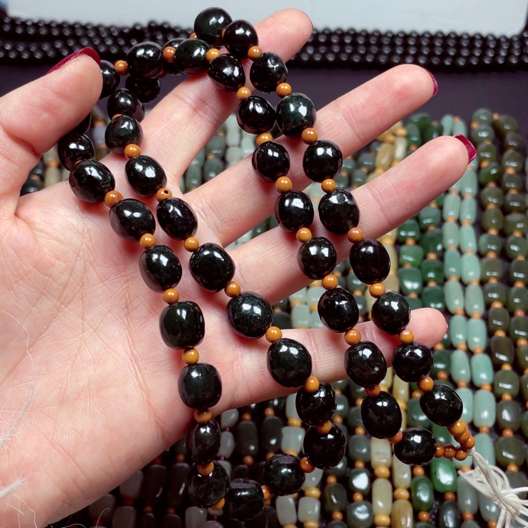 和田玉颈饰未镶嵌