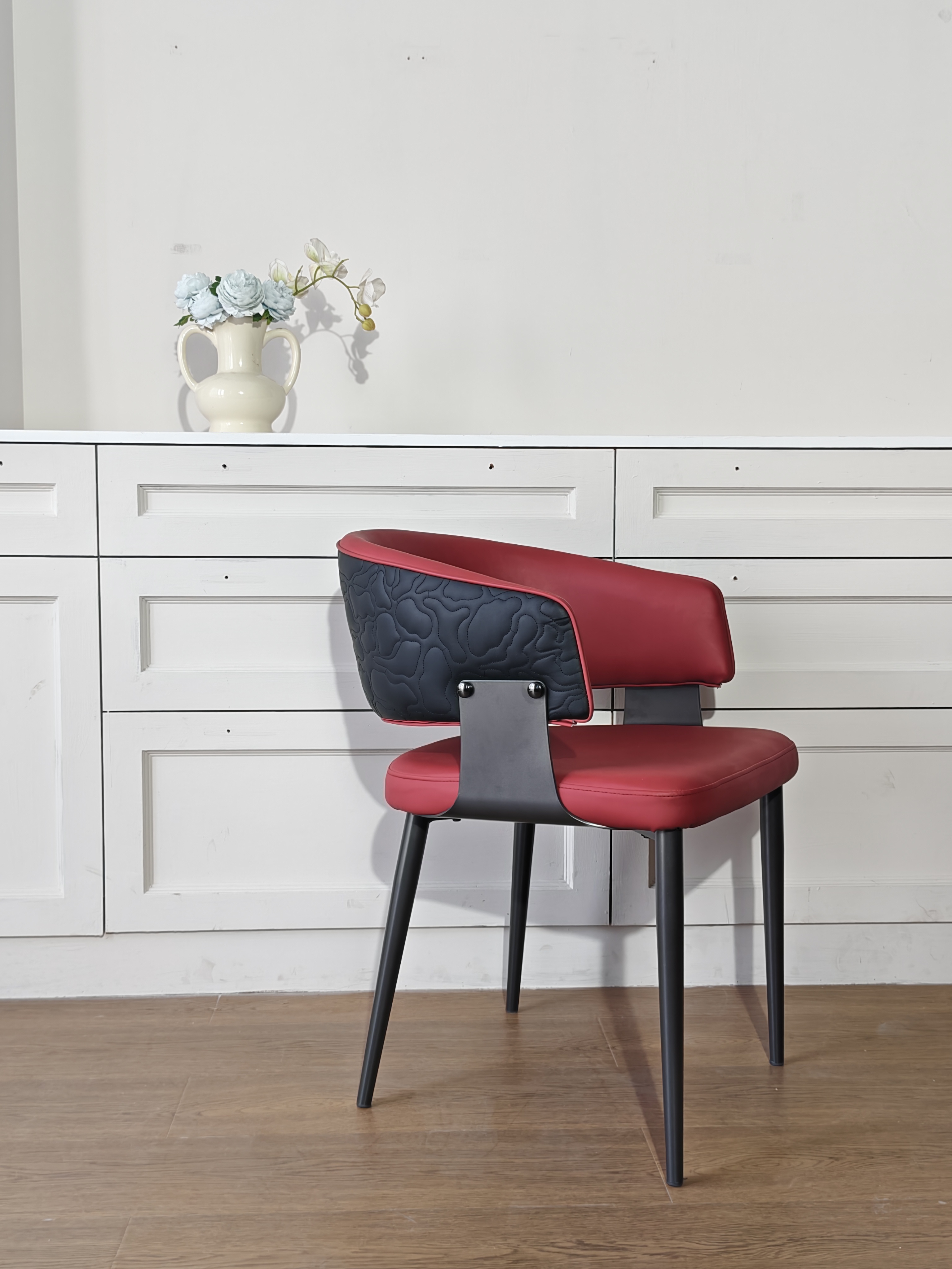 意式极简带扶手黑色轻奢软包休闲靠背椅酒店家用岛台休闲餐桌椅