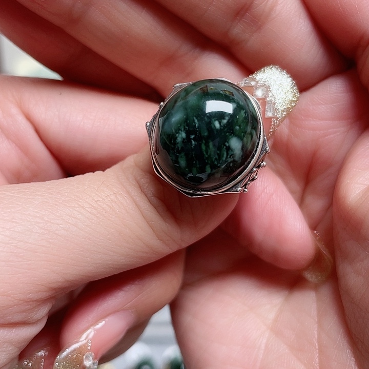 透闪石-蛇纹石玉戒指银S925镶嵌淡*的