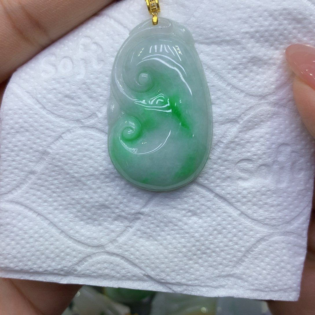 颈饰18K金镶嵌翡翠