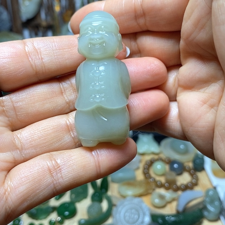 秋***天和田玉未镶嵌颈饰