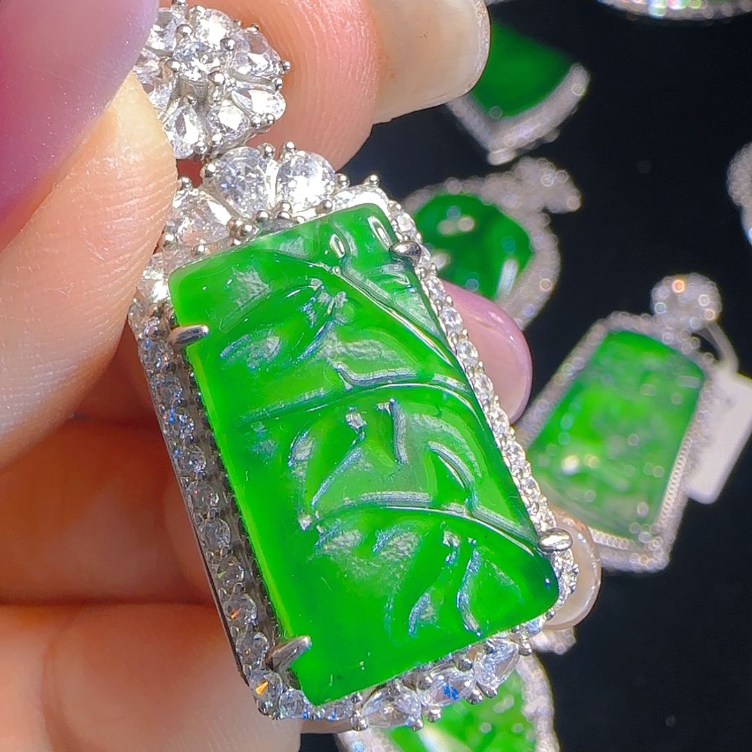 翡翠吊坠(赠链)银S925镶嵌