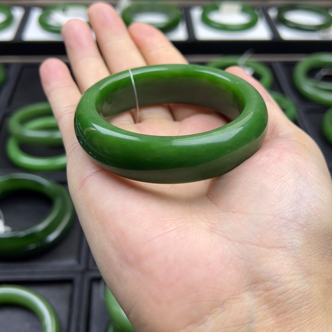 和田玉（碧玉）未镶嵌手镯56.57辣绿小毕业级