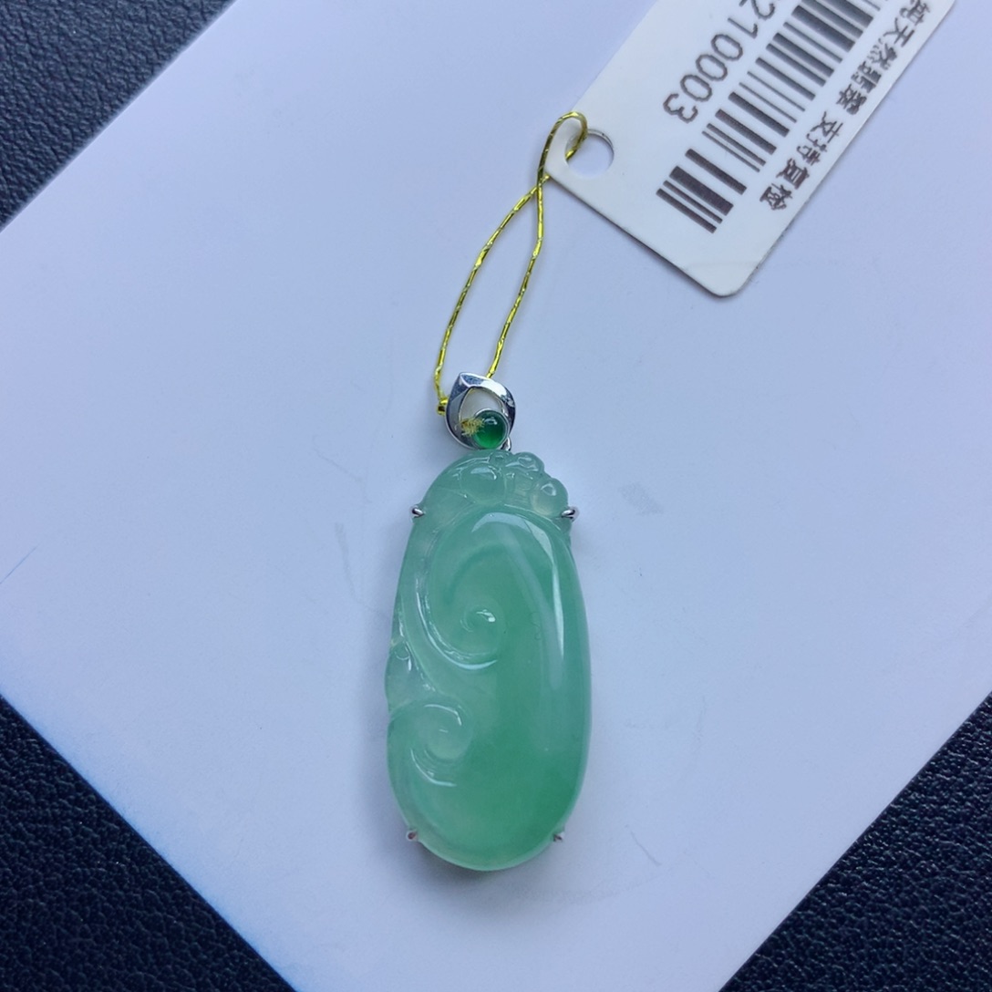 翡翠颈饰未镶嵌如意