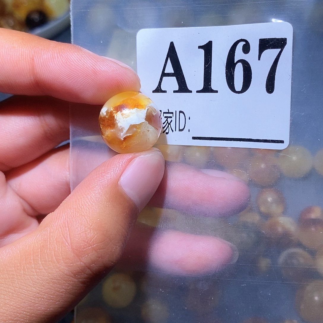 未镶嵌琥珀珠宝奇石