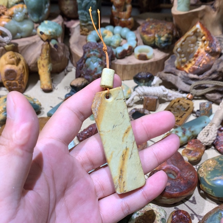 岫岩河磨玉（透闪石质玉）挂件未镶嵌