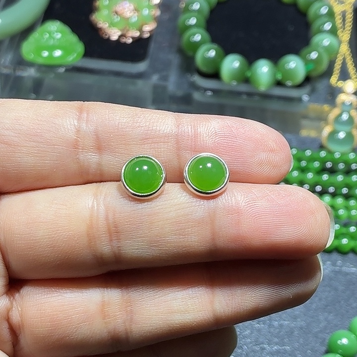和田玉银S925镶嵌耳钉苹果绿耳钉8m