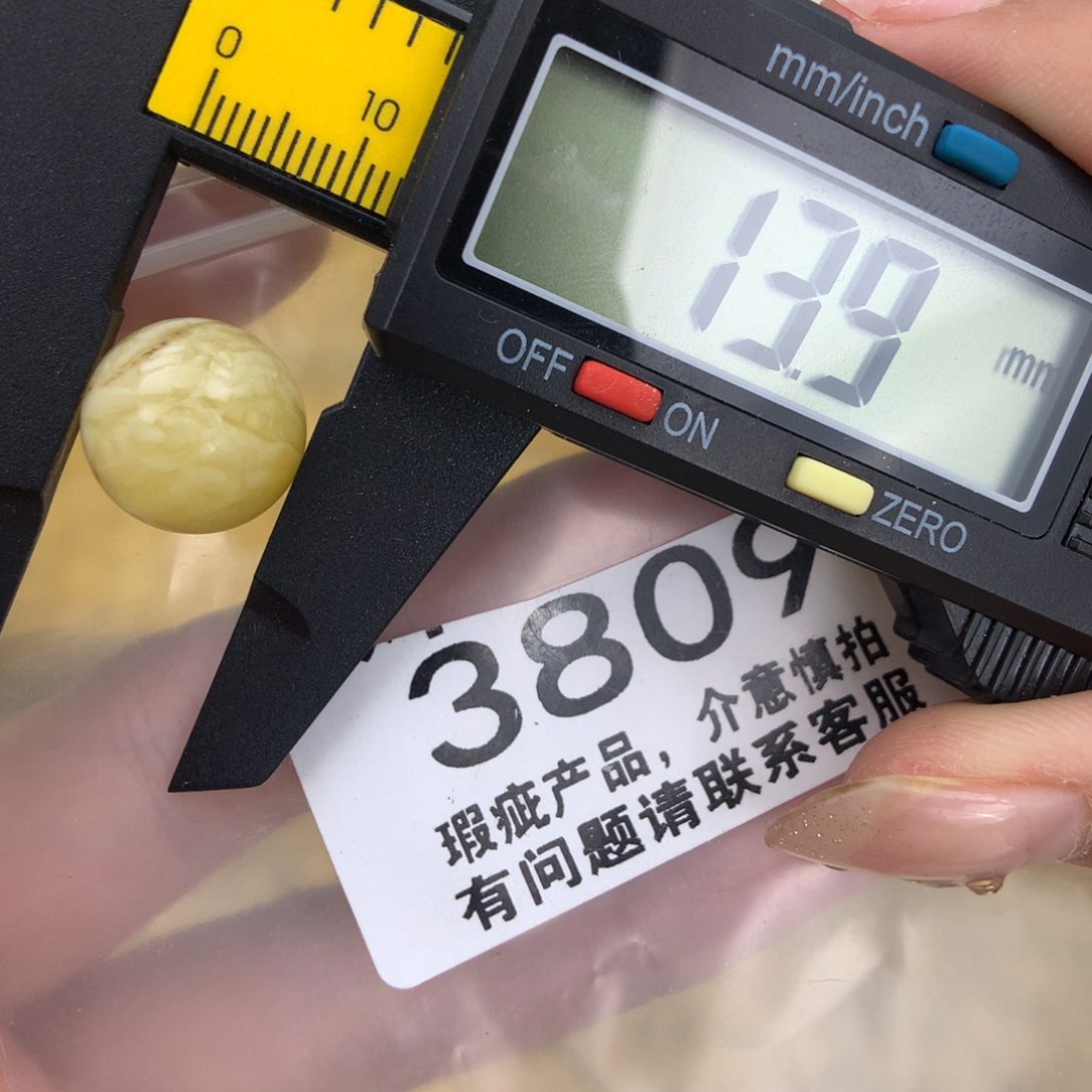 未镶嵌琥珀珠宝奇石