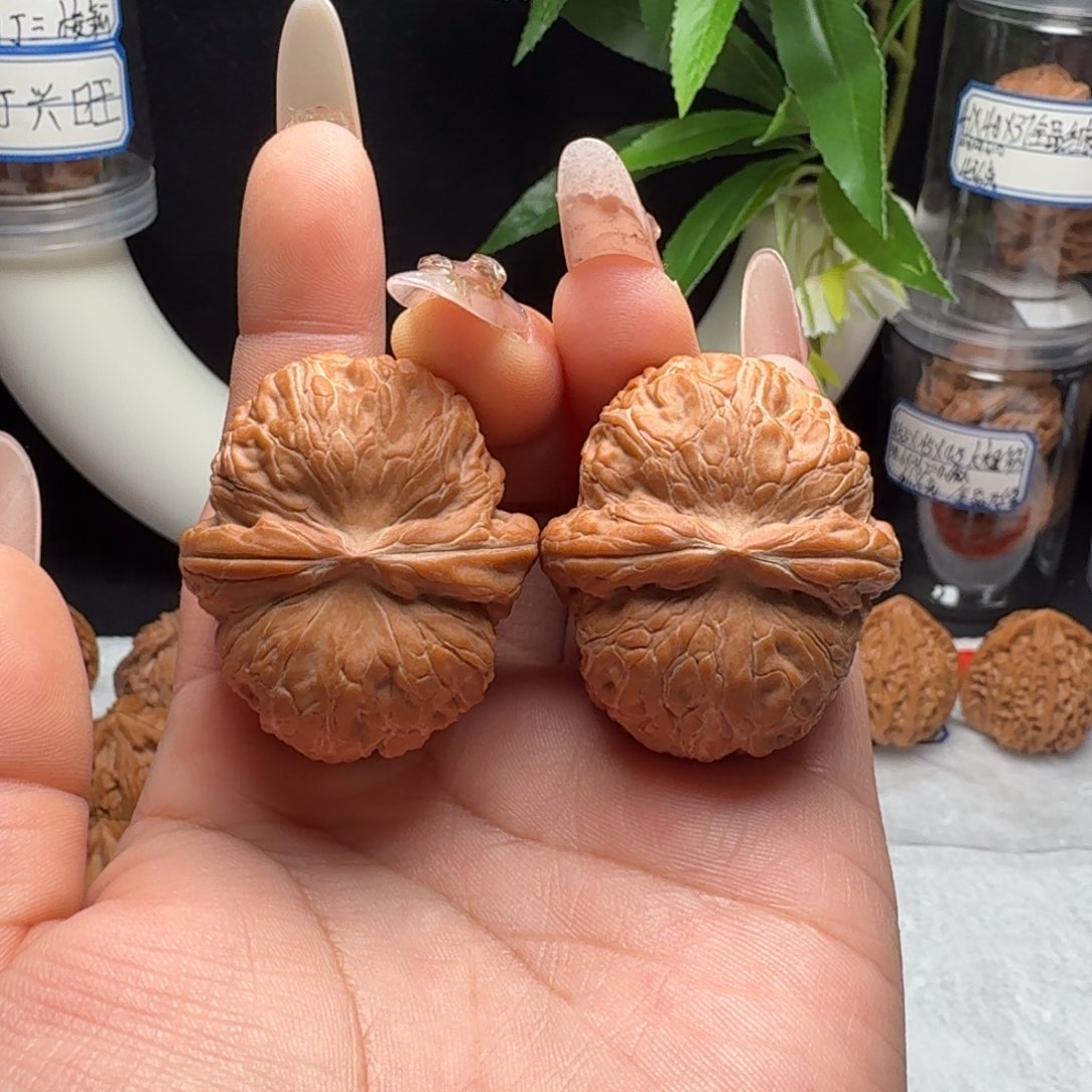 文玩核桃把件全品山地无药红皮果元宝40不议价