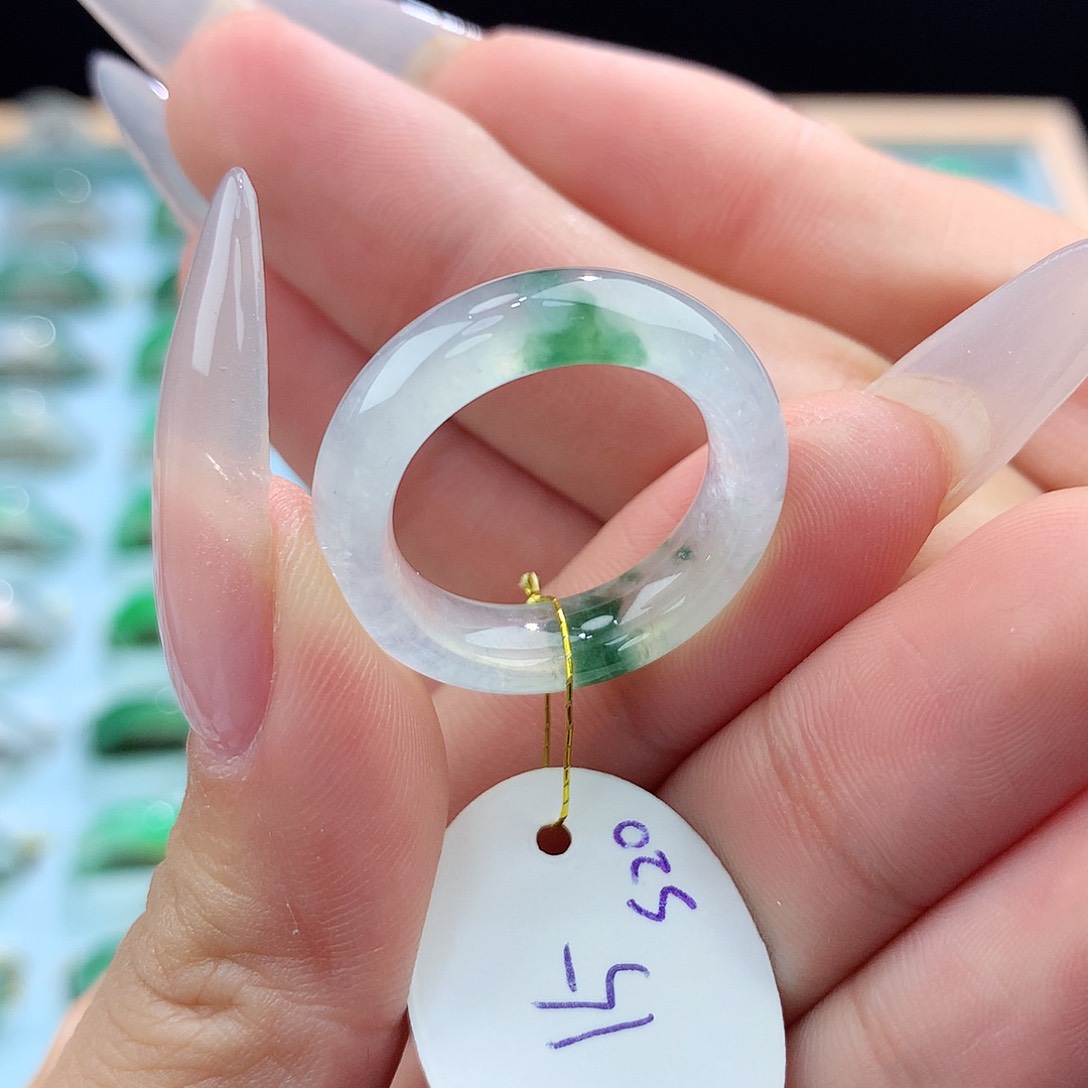 翡翠戒指未镶嵌多**菜15圈