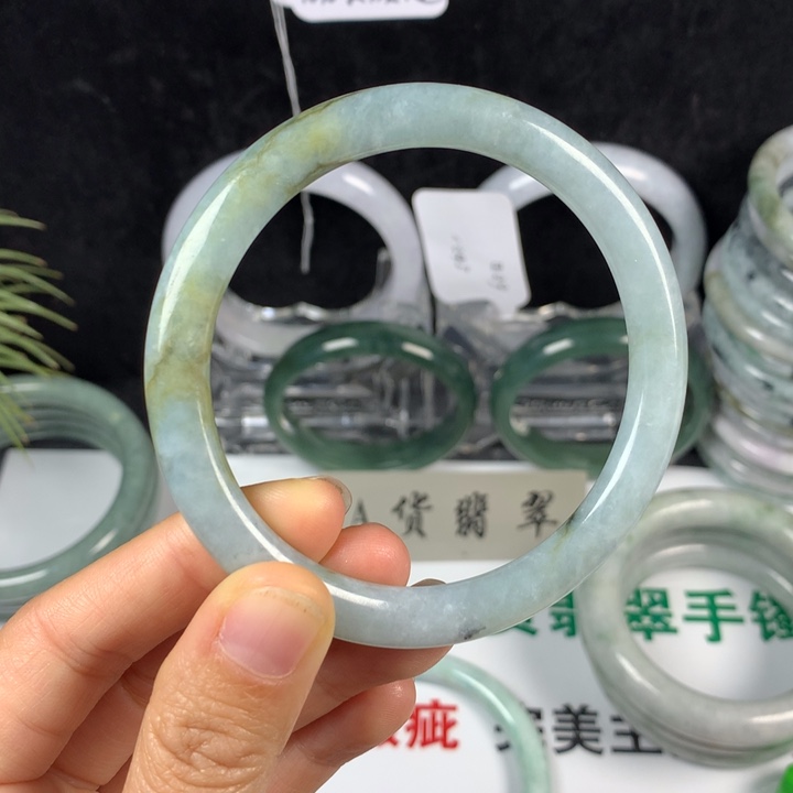 翡翠未镶嵌手镯23号。 60.8圈