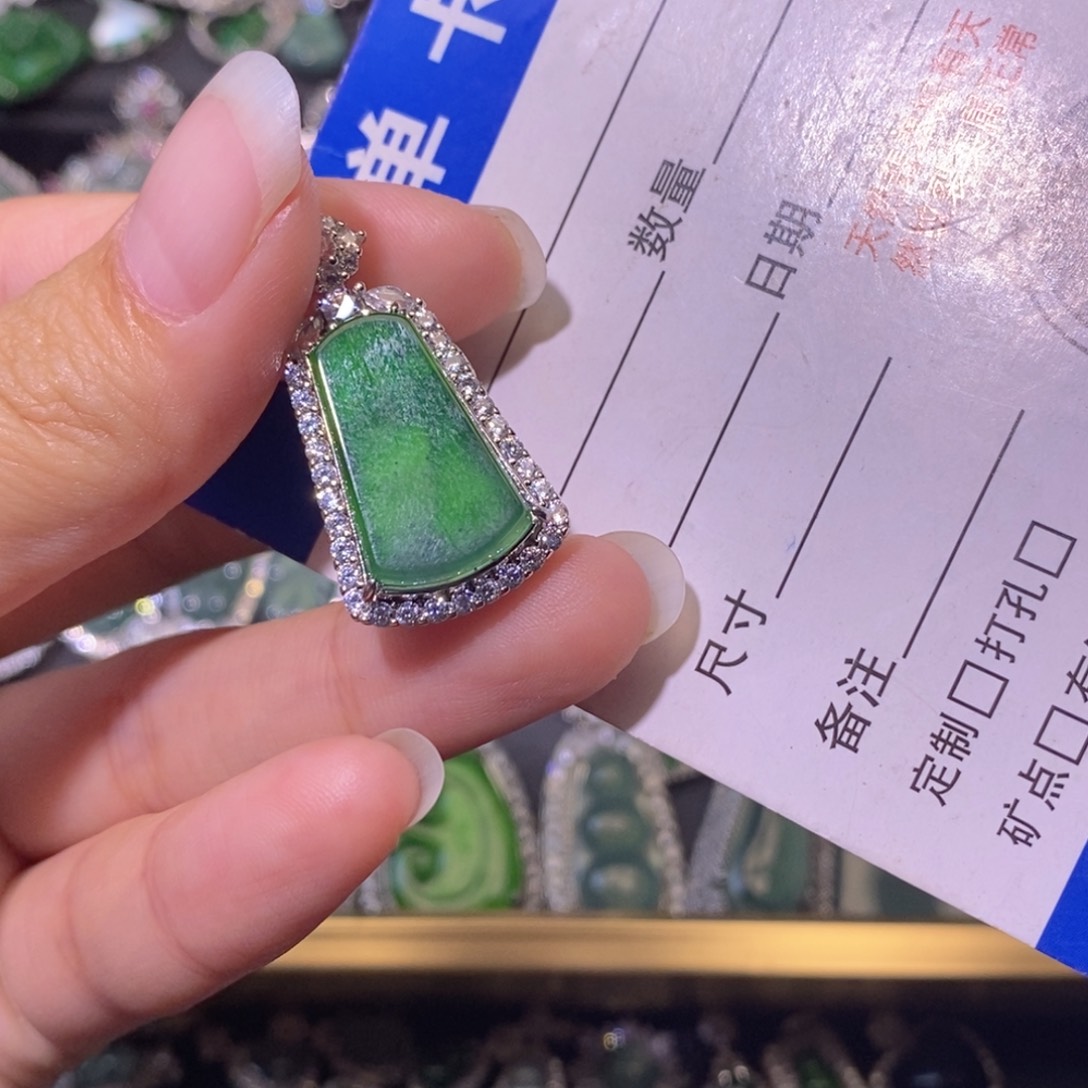 翡翠未镶嵌颈饰天然