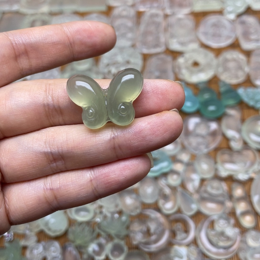 未镶嵌蛇纹石玉颈饰