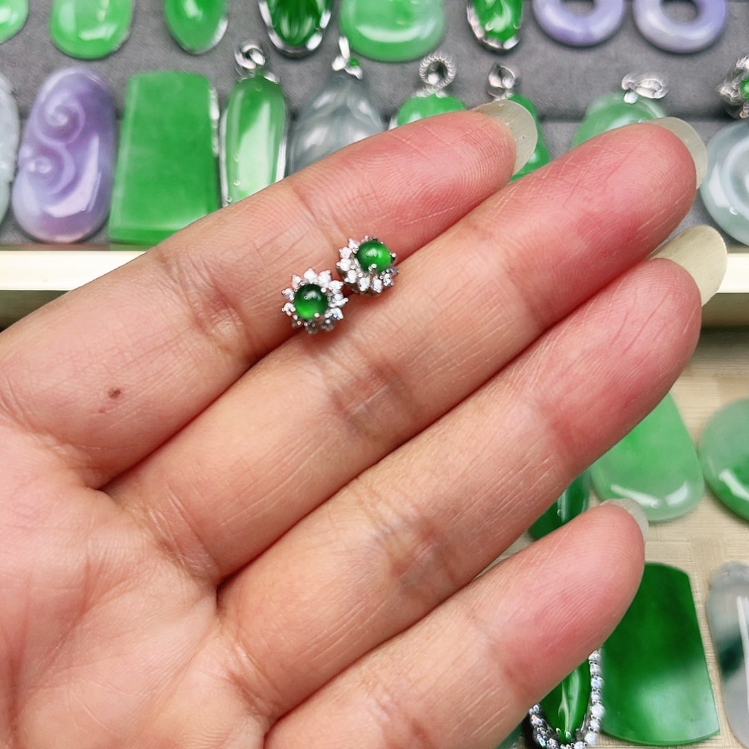 翡翠颈饰未镶嵌裸石