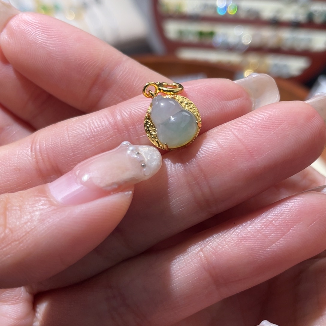 翡翠未镶嵌颈饰葫芦提溜