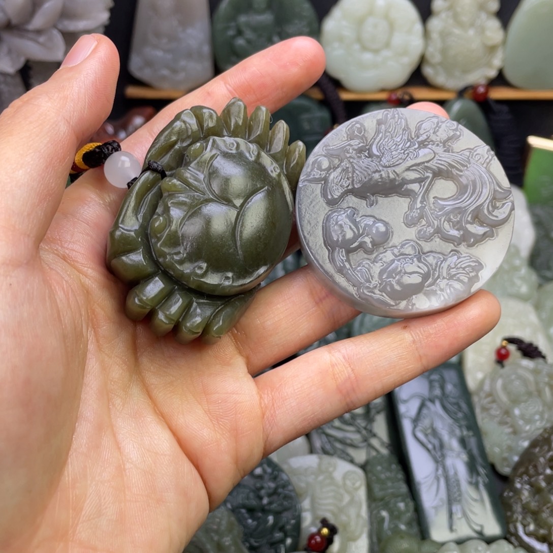 潘***拉和田玉未镶嵌颈饰